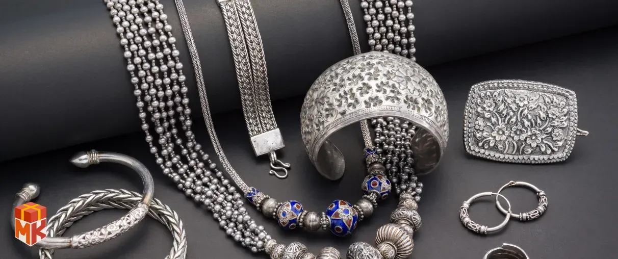  نیم‌ست یا گردنبند نقره