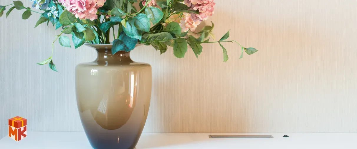  گل مصنوعی یا گلدان دکوری