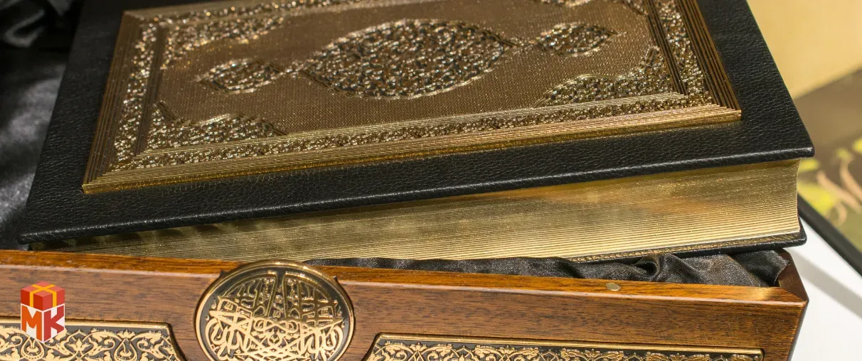 قرآن نفیس با جلد چرمی یا مخمل