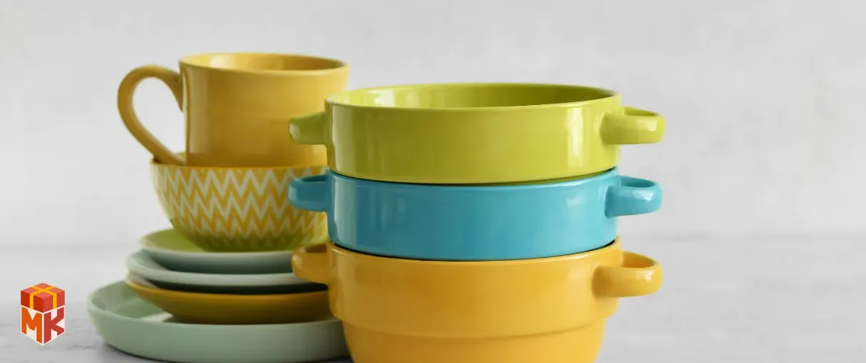  ست ظروف غذاخوری یا فنجان‌های رنگی