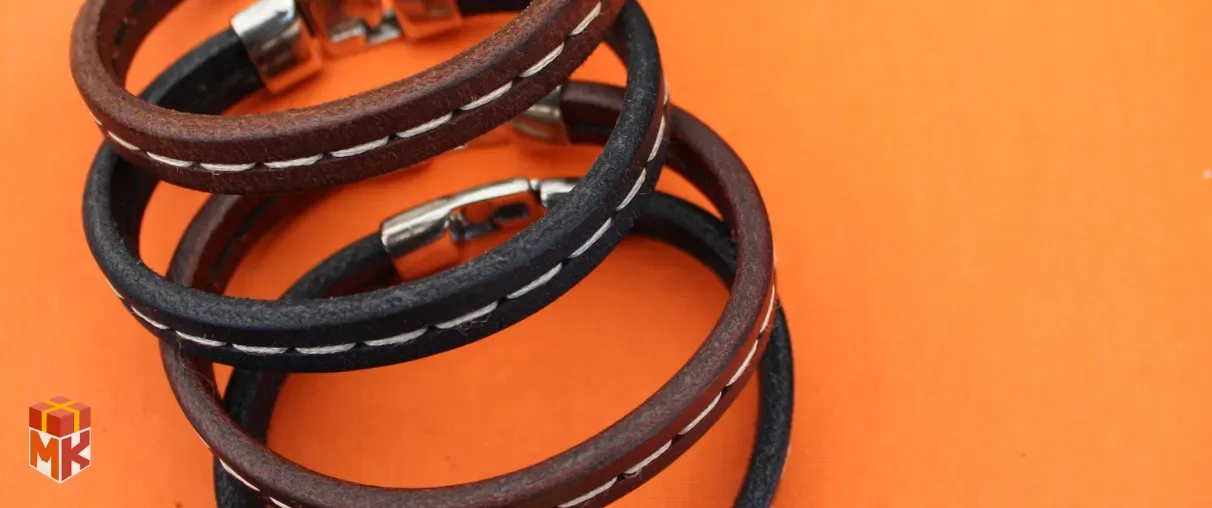 دستبند یا گردنبند چرم