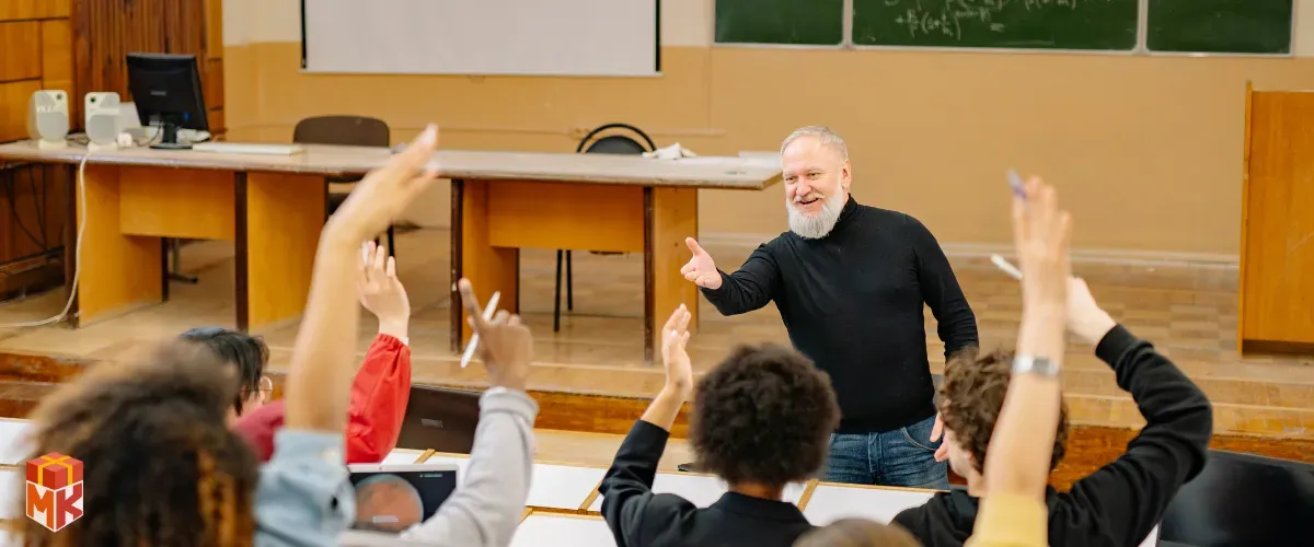  انتخاب هوشمندانه کادو برای استاد دانشگاه مرد