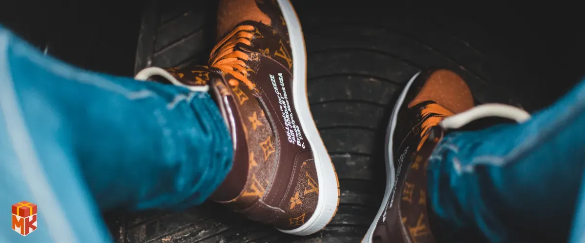 کفش برند برای پسر 22 ساله