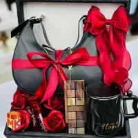 پک هدیه زنانه مدل redgift 2