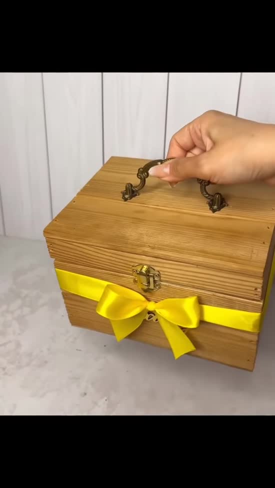 برای شمایی که میخوای این بار متفاوت کادو بدی😍🌼💛این باکس هدیه زیبا و کاربردی شامل-🐥فنجان بسیا.mp4